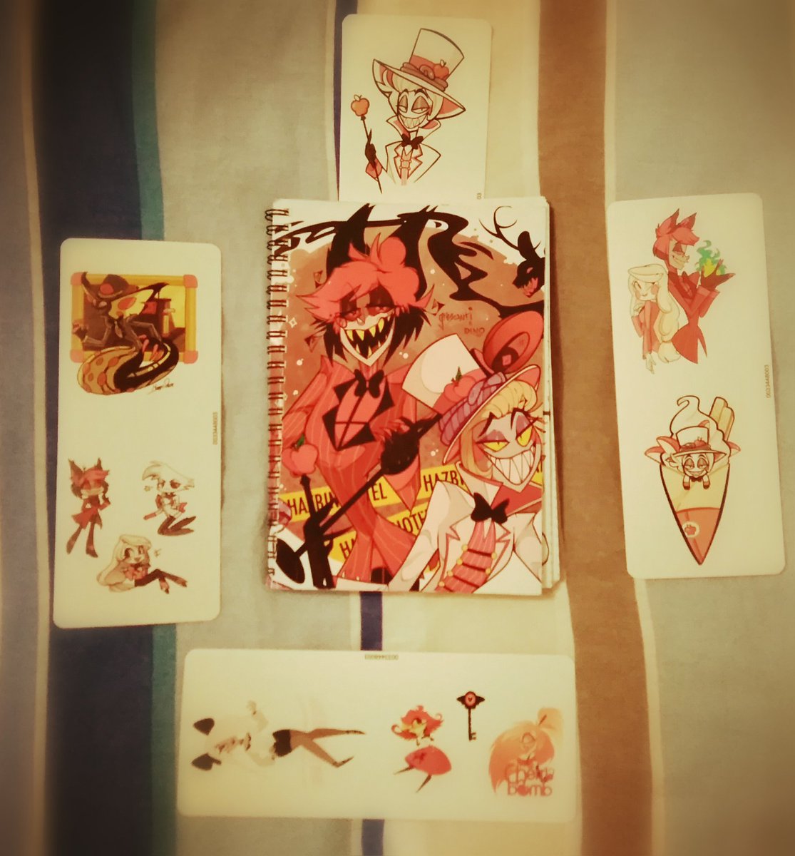 Natijx1's tweet photo. For stuff from redbubble I waited three mouth but finally they came T^T❤I love them allMy lovely Lucifer,#Niftious ,#Vaggie and #Charlastor and other came too T^T❤Is lovely!Thanks for artist for great arts❤I need just Lilith
#HazbinHotelFanart #HazbinHotel #HazbinHotelLucifer https://t.co/tDkX4HAo6W