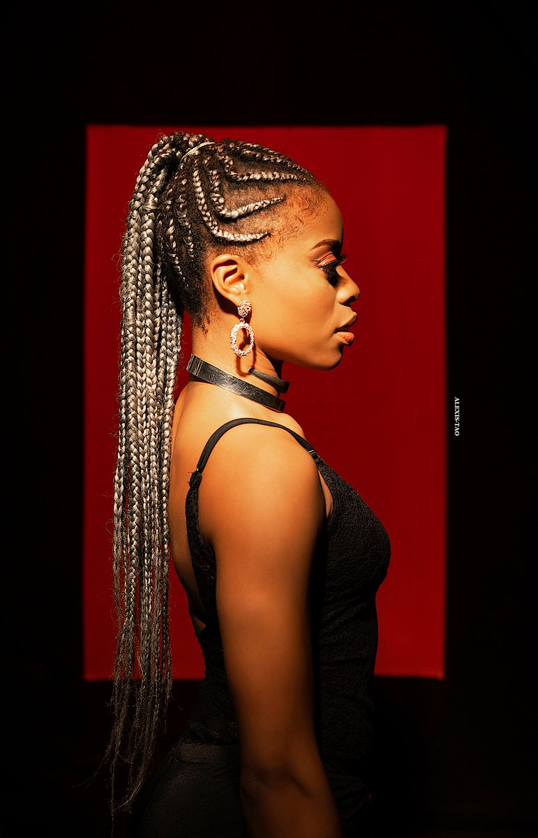 OUMAROU__TAO's tweet photo. [Friendly Reminder] 😲🚨
"Vuvuzela" video OUT NOW!!👇🏽
https://t.co/Ch2v0dAGxO
~
Performed by @ishakuofficial
Dir. by @Ndukongbertrand 
Prod. by @JoviLeMonstre
Make-up by @fu6nnya
Photographed by me
~
🚨@Contri_Boy dropping this friday! 
#Cameroon #Cameroun #newbellmusic #Hadari https://t.co/T7EgC16p7r
