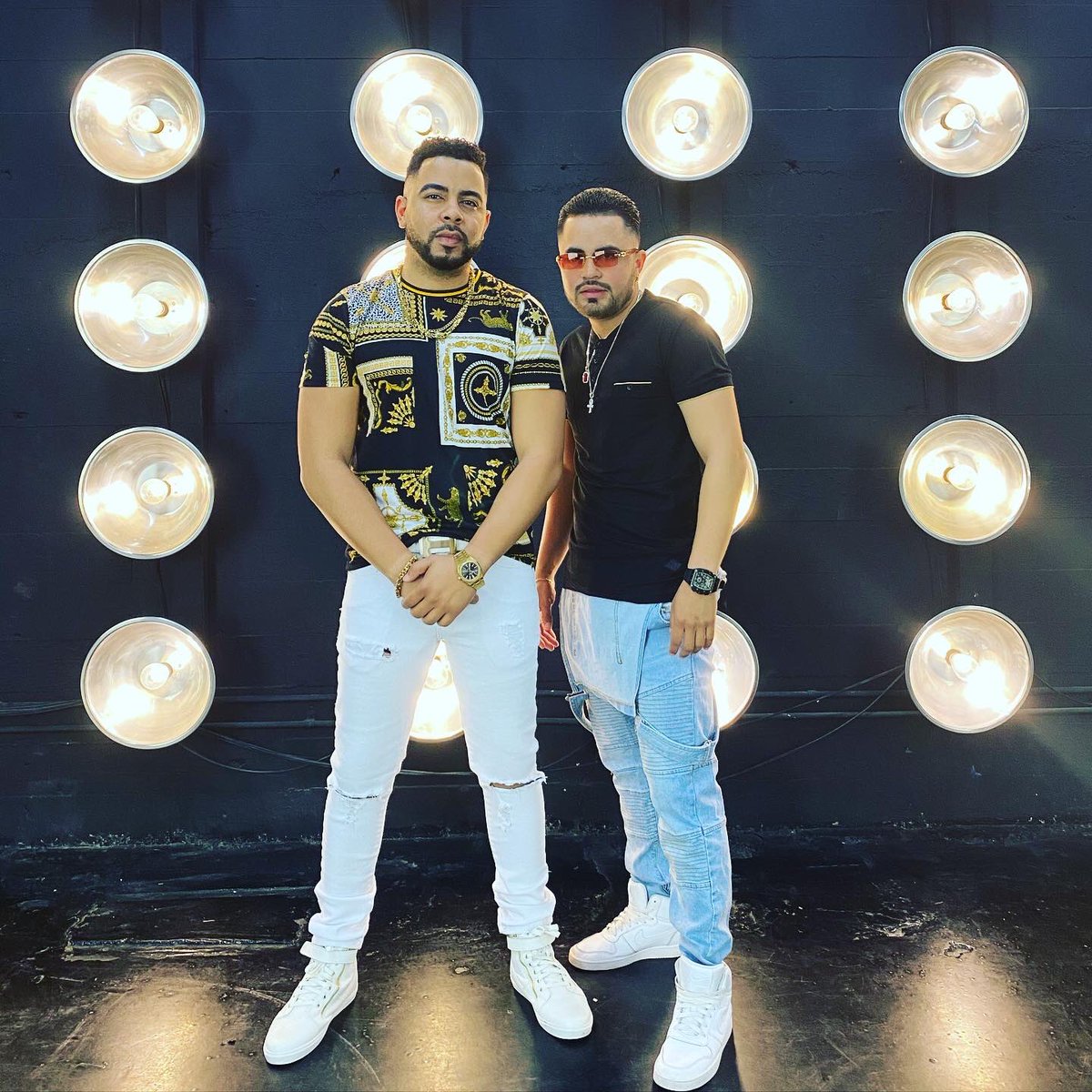 thegoldenflow95's tweet photo. Trabajando en nuestro nuevo video clip #enfermo sígannos en nuestra cuenta de YouTube para que no se pierdan ningún detalle. #tgf #stevens #intersound https://t.co/wcpYlRemKG