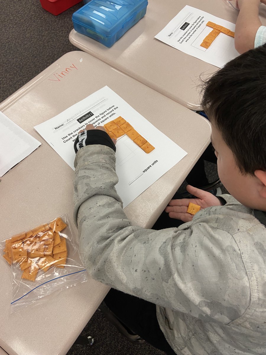 SGASD_SGE's tweet photo. 🟧Finding area with crackers!!! #sgasd 🟧 #learningwithoutlimits https://t.co/HC5ZHaRD9Z
