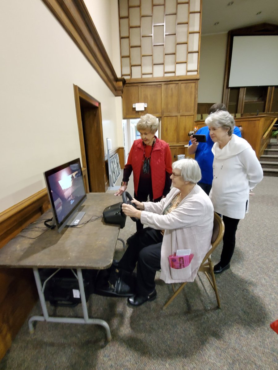 SafekidsMs's tweet photo. Grandparents rock! @MyAgentAmy and Safe Kids teamed up to educate this fun group on home, medication and driving safety. Thanks @StateFarm and @sf_arlenelester #survivethedrivems It takes a village. https://t.co/4JnYLln0Vg