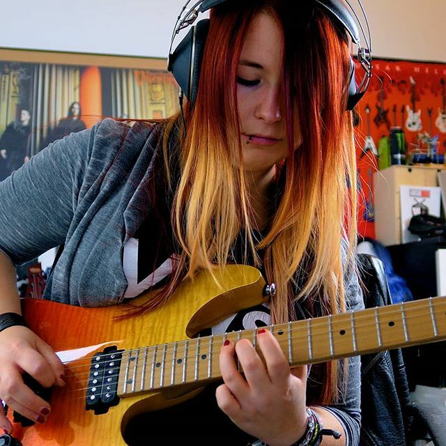 Our guitargirl Jassy in action 🔥 for the new record we promise you guys more and heavier guitar solos 😋✌🏻 we think she did a pretty good job! 🎸🤘
Are you excited for the solos? You find some very tiny excerpts of them (rough ideas) in our timeline!!!
… ift.tt/2VqgA0w