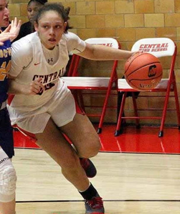 PitCentralHS's tweet photo. Last gm of the reg season '21 G Makaiya Brooks had 28 pts. She's at 652 & 25 ppg for the season. Yes, @26youngiverson broke the CHS Girls all-time record a few weeks ago & just got her 1st offer. I've been here 89 years... seen a lot of hoops... ... there's more. (see next tweet) https://t.co/ANkq8wSKbN