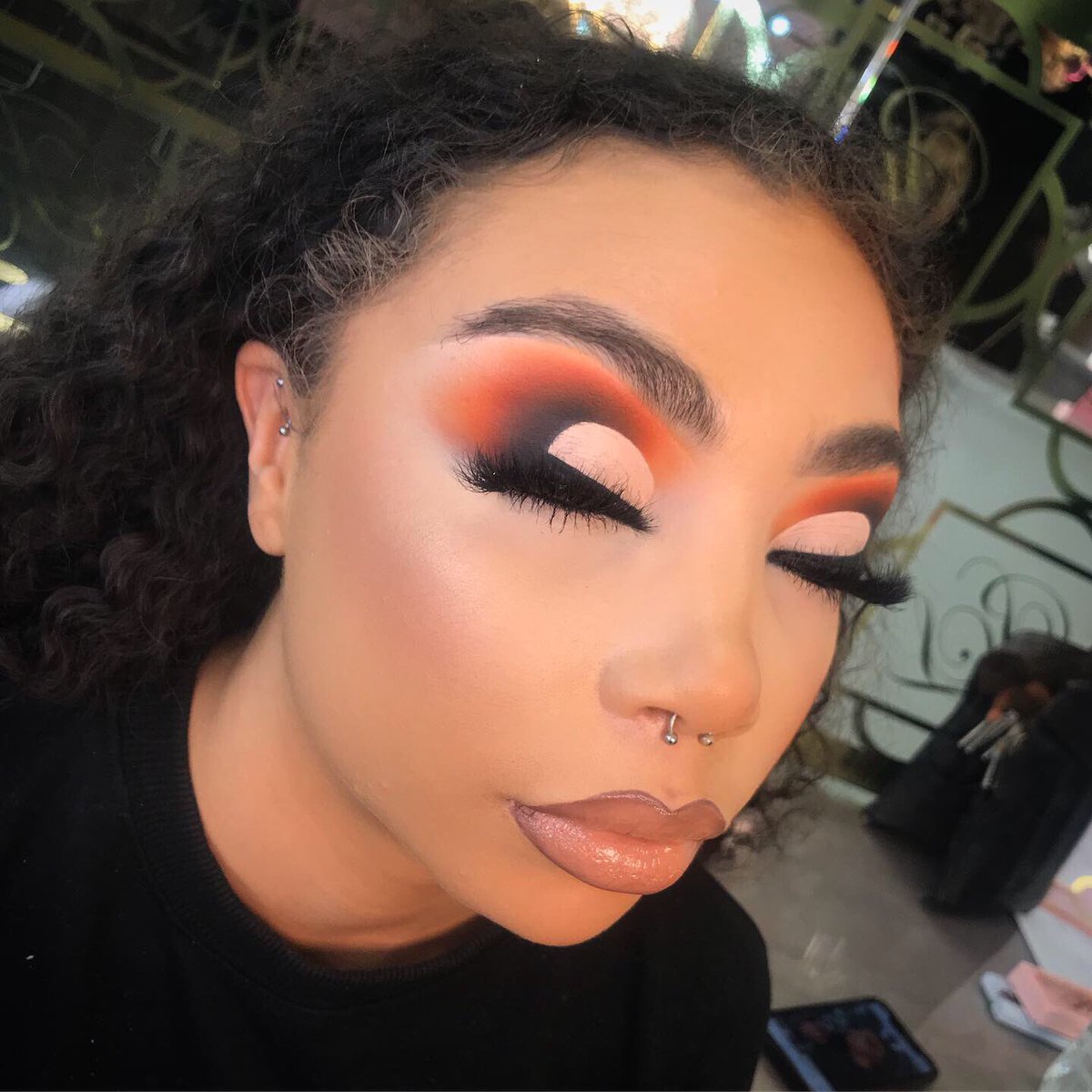 IamAdijaK's tweet photo. BLEND APPRECIATION
_
#investinyourvision #investinyourcraft #adijakmua #iamadijak #makeuplook #plouisemakeupacademy #plouisebase #anastasiabeverlyhills #jackieaina #juviasplace #peachesandcream #paintedbyesthr #makeupforwomenofcolor #mmmmitchell #makeupdolls https://t.co/p2Uj5Ta7wO