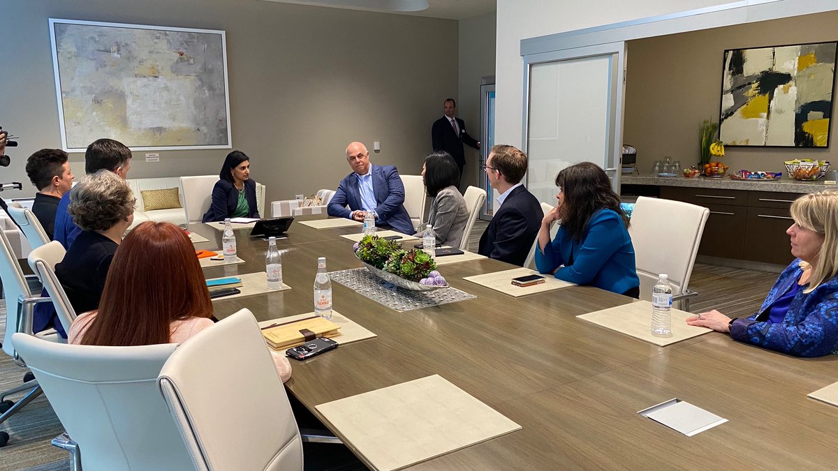 SeemaCMS's tweet photo. Thank you @jeremyfriese, @KurtWaltenbauigh, @PietteKatherine, @angelatenbroeck, @_GuideWell’s Pat Geraghty, &amp; @tailored_care’s Aliah Madimba for a great roundtable discussion on how the government can work w/ the private sector to foster innovation in our healthcare system! https://t.co/assJiCCyFp