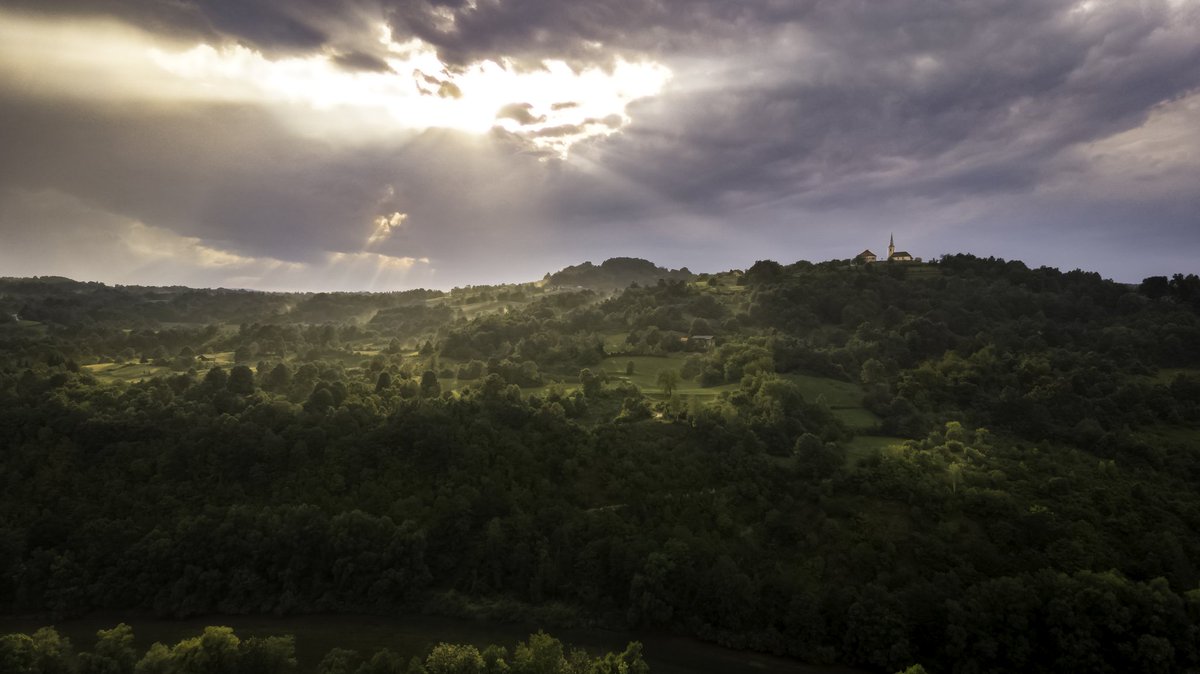 CroatianWay's tweet photo. Summer rainshowers ❤ https://t.co/y3VIyBMJ0M