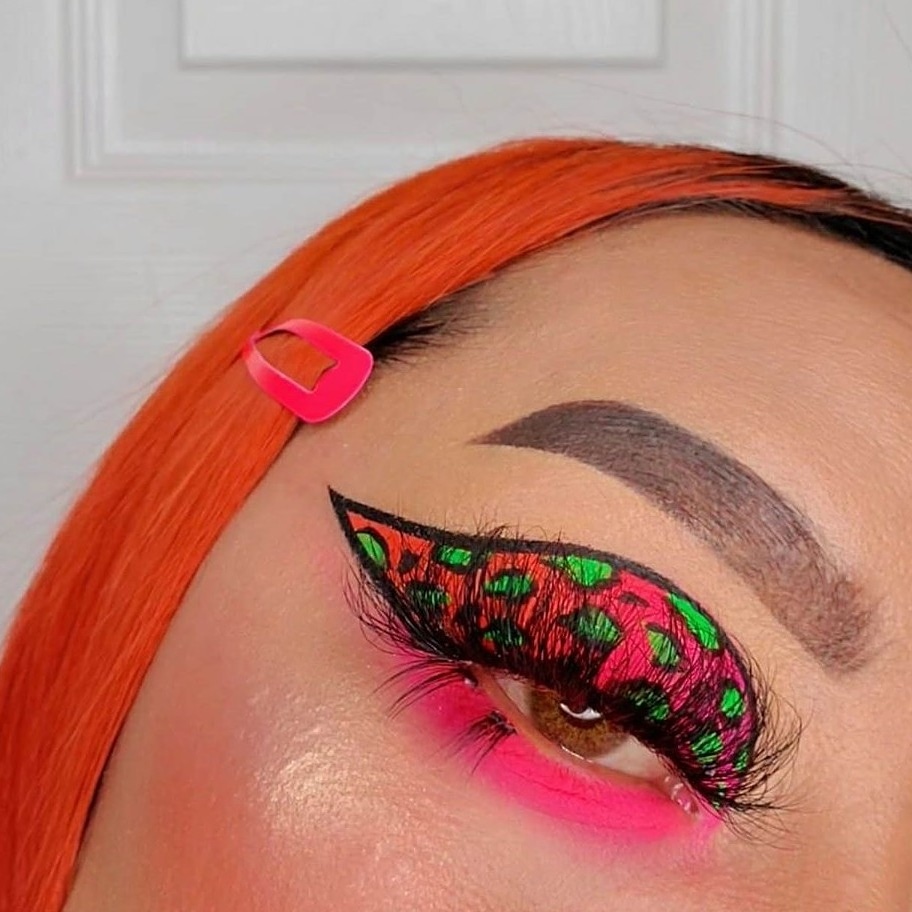 WILD 🔥 CHEETAH GAL! We are SHOOOKK!!!! 👀⚘💪✨ #STYLFAM @makeupby.less slaying the game in one of our hottest iconic pinks "LUAU" this shade is also UV black light reactive! Dare you to find a hotter pink!