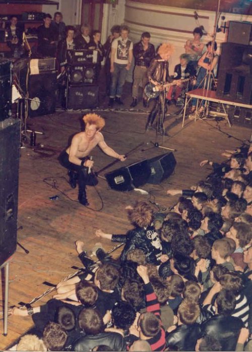 PunKandStuff's tweet photo. DISCHARGE https://t.co/1YSoZxbEvR
