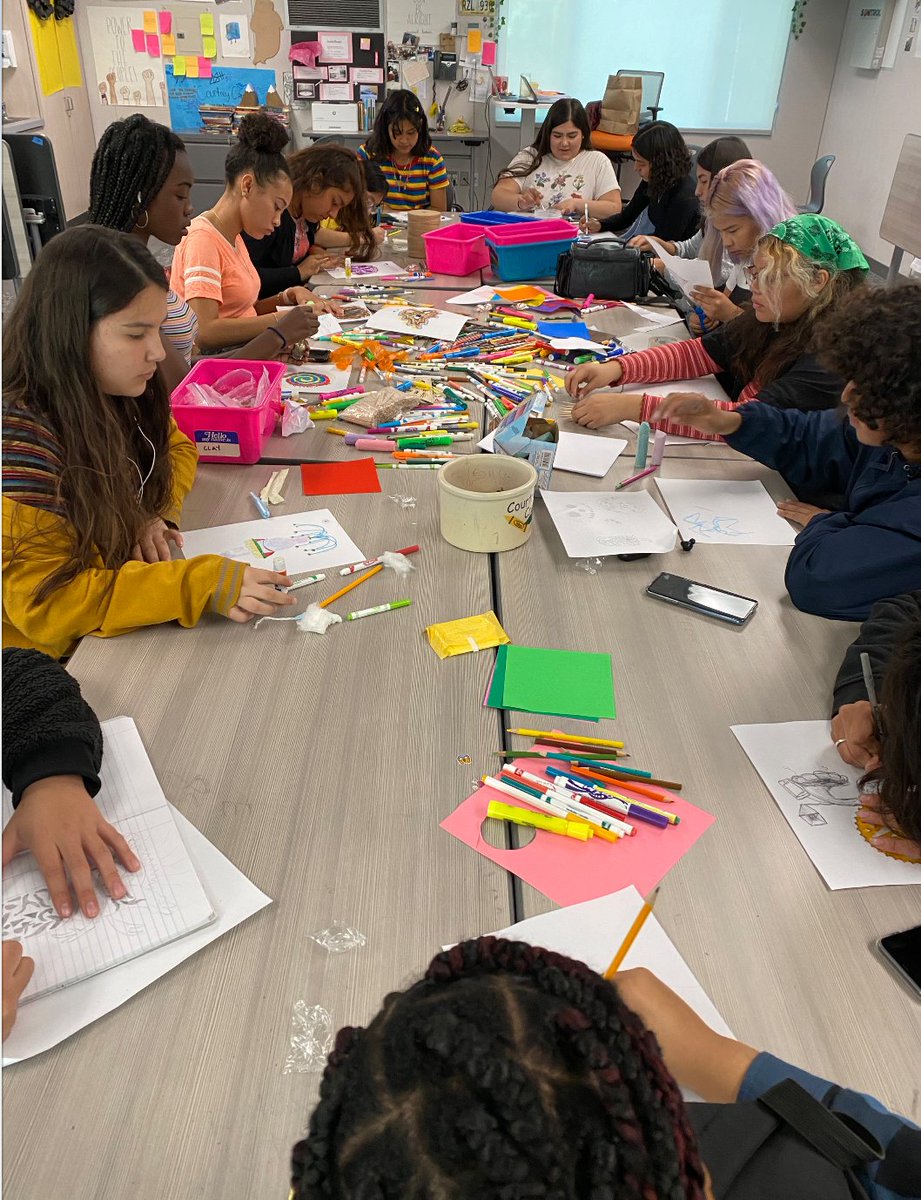 courtneynotices's tweet photo. Today during X-Block, scholars in the #Fashion room were inspired by the #NickCave #SoundSuit to create their own garment designs that obscure identity. https://t.co/i1OTzEtiK1