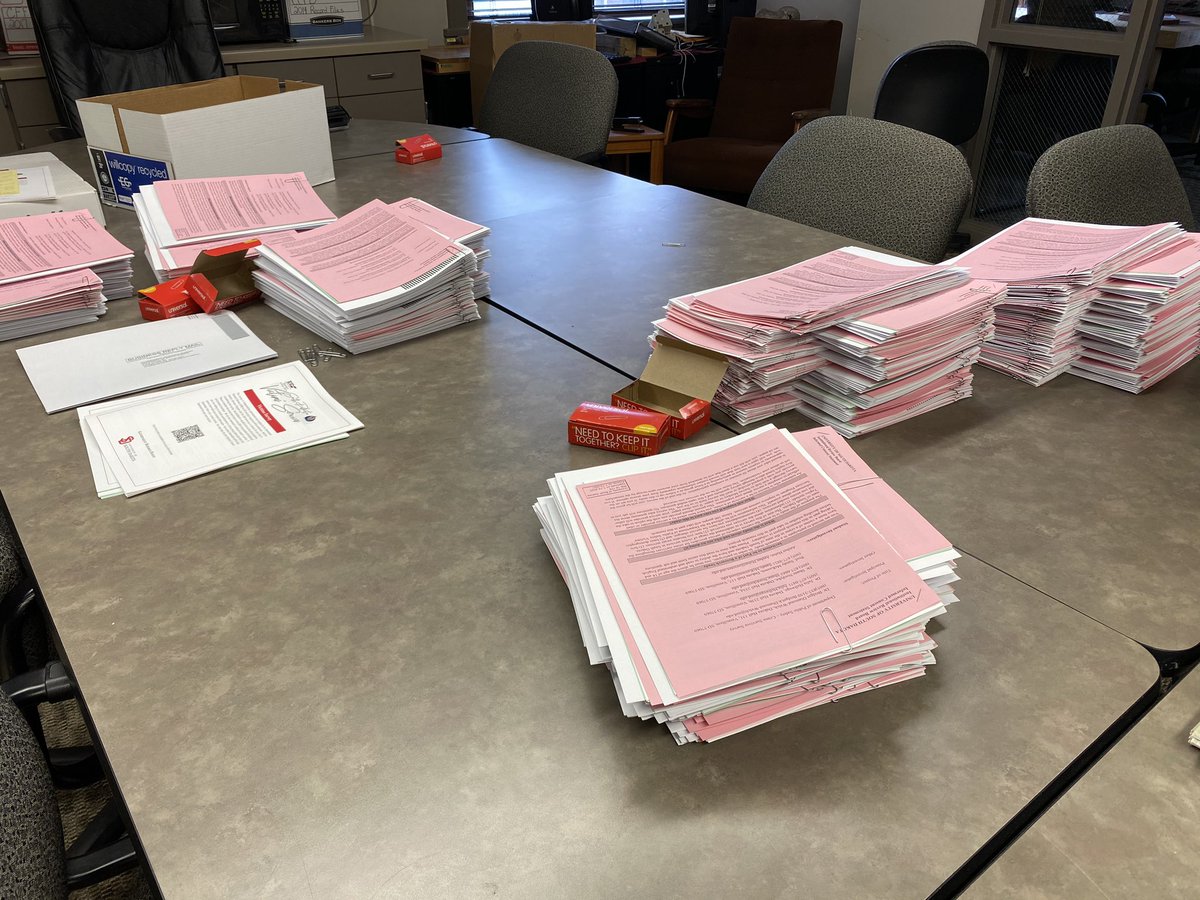 JuliaHellwege's tweet photo. Ah the smell of some fresh surveys going out!! #WaitingForData https://t.co/QfySwm0hWV