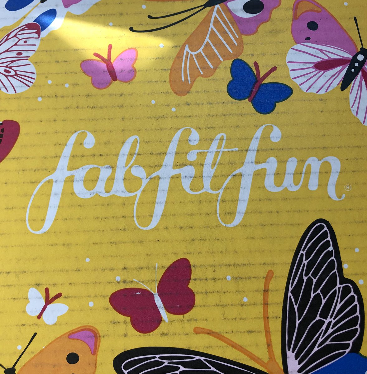 emiaugust's tweet photo. #FABFITFUN knocked it out of the park again!  I’m so excited to try these products, especially the Revive Glo Light Treatment for Wrinkles. https://t.co/Y79od3RBe6