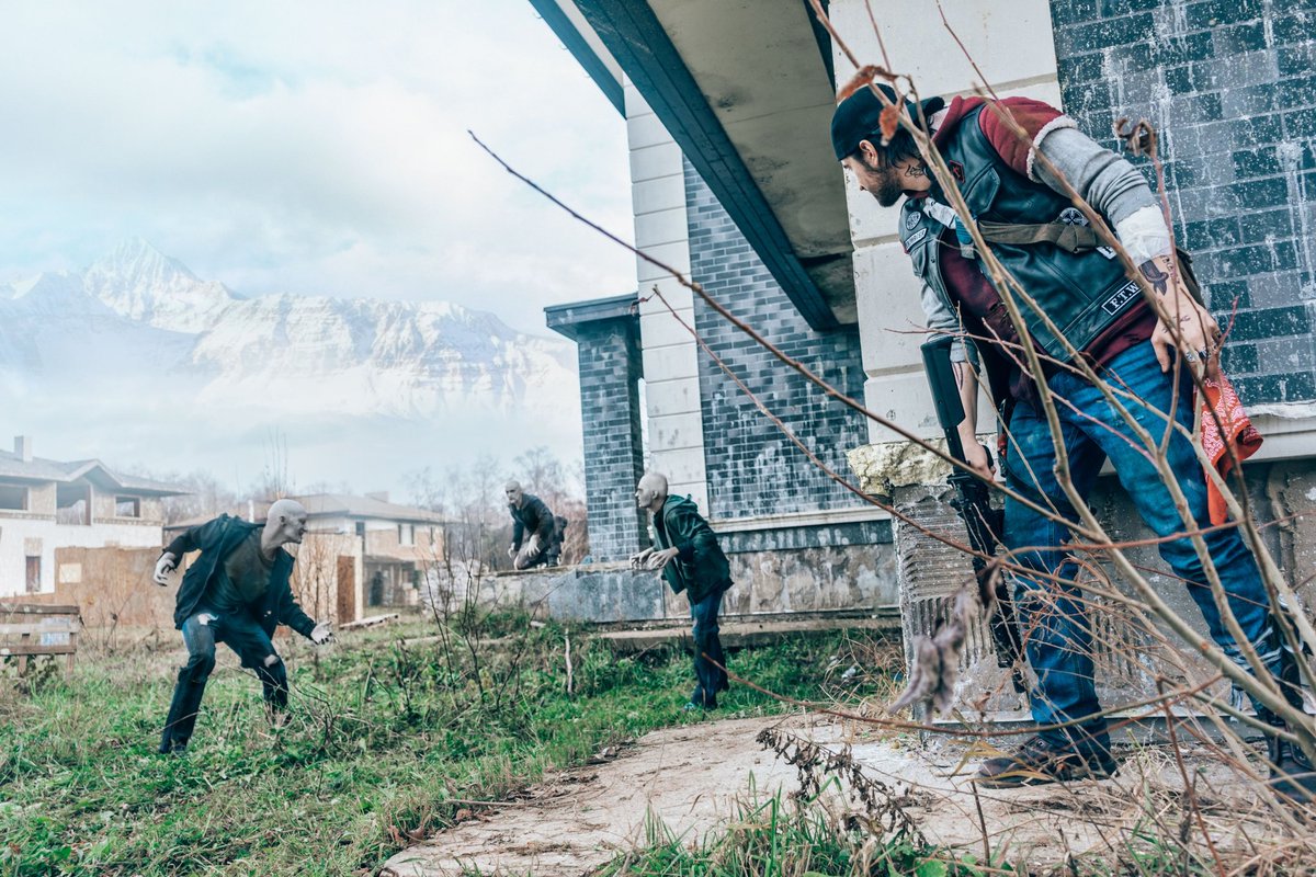 goosecosplay1's tweet photo. After Wizard Island assault Sarah was able to create a second version of Cloverdale Virus antidote.
This version had to be tested in a field and react with high amount of adrenaline in Freaker blood stream. That's me and Sarah had to catch very angry Freaker.

1/6

#DaysGone https://t.co/JctNFFS0Hp