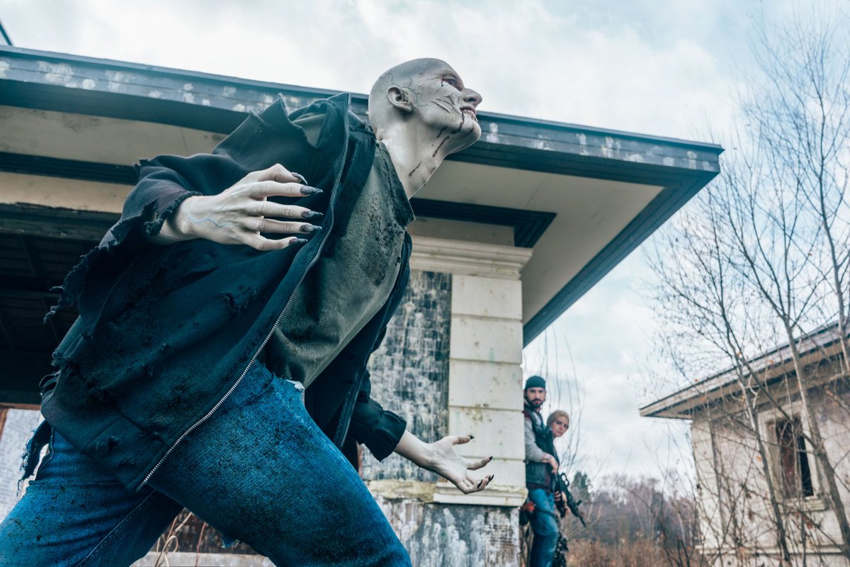 goosecosplay1's tweet photo. After Wizard Island assault Sarah was able to create a second version of Cloverdale Virus antidote.
This version had to be tested in a field and react with high amount of adrenaline in Freaker blood stream. That's me and Sarah had to catch very angry Freaker.

1/6

#DaysGone https://t.co/JctNFFS0Hp
