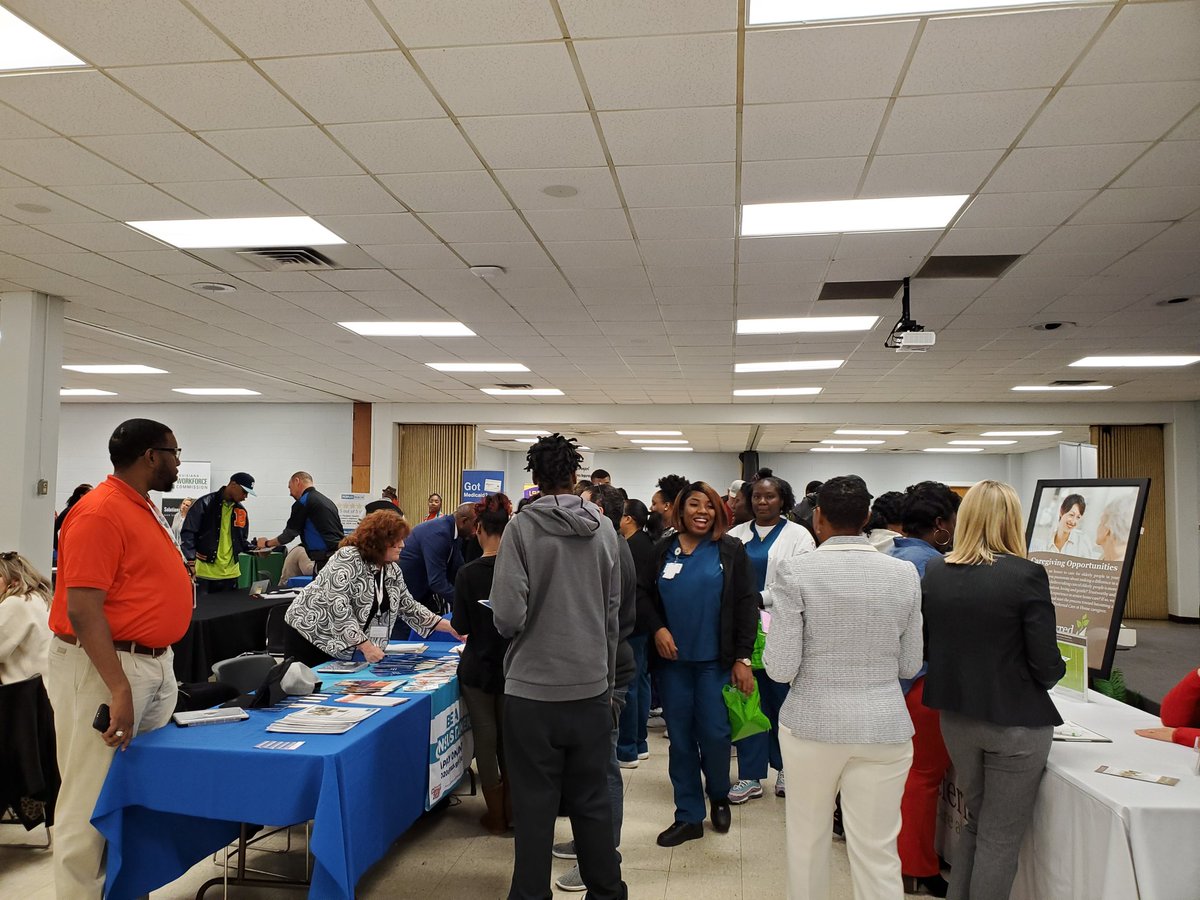 alena_nltcc's tweet photo. Busy day at the Shreveport campus @gonltcc. We partnered with Goodwill on a job fair that not only benefited our students but also the community. Then I gave a tour to high school students interested in Welding and Culinary. A great day for employment and education! https://t.co/iIncOEouxu