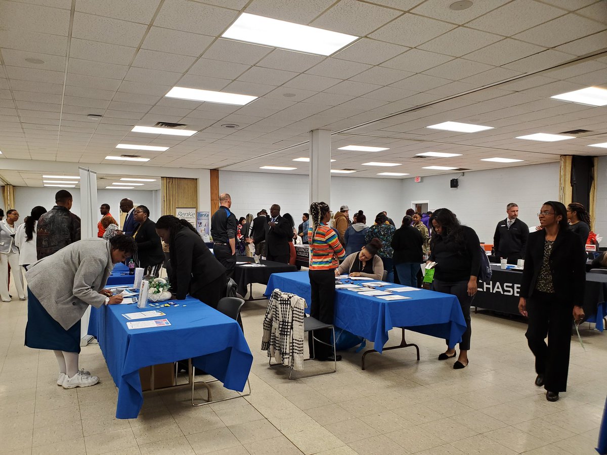 alena_nltcc's tweet photo. Busy day at the Shreveport campus @gonltcc. We partnered with Goodwill on a job fair that not only benefited our students but also the community. Then I gave a tour to high school students interested in Welding and Culinary. A great day for employment and education! https://t.co/iIncOEouxu