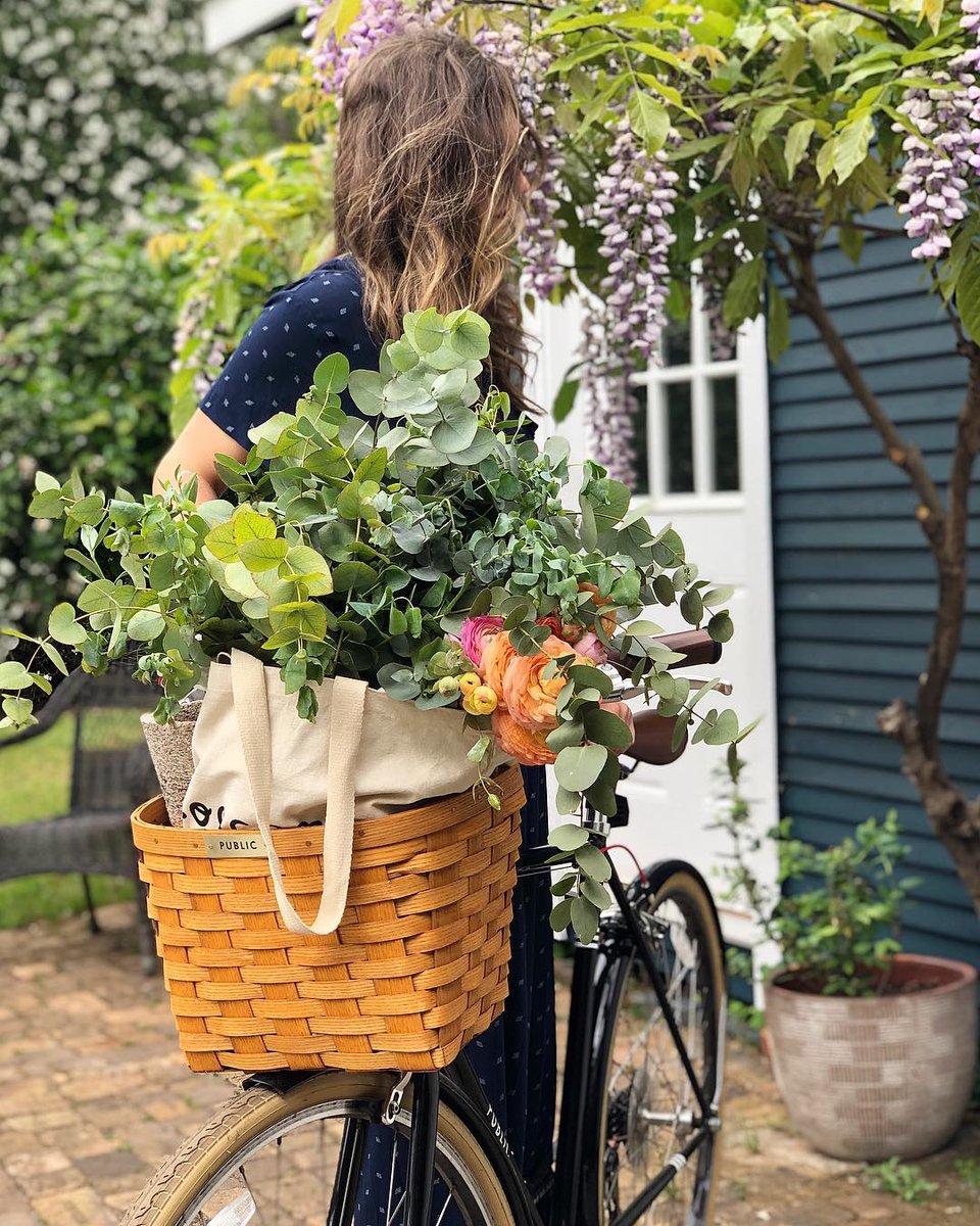 Spring is just around the corner. What’s in your basket? 🍅🌿 📷: <a href="/k/">k</a>.lemieux