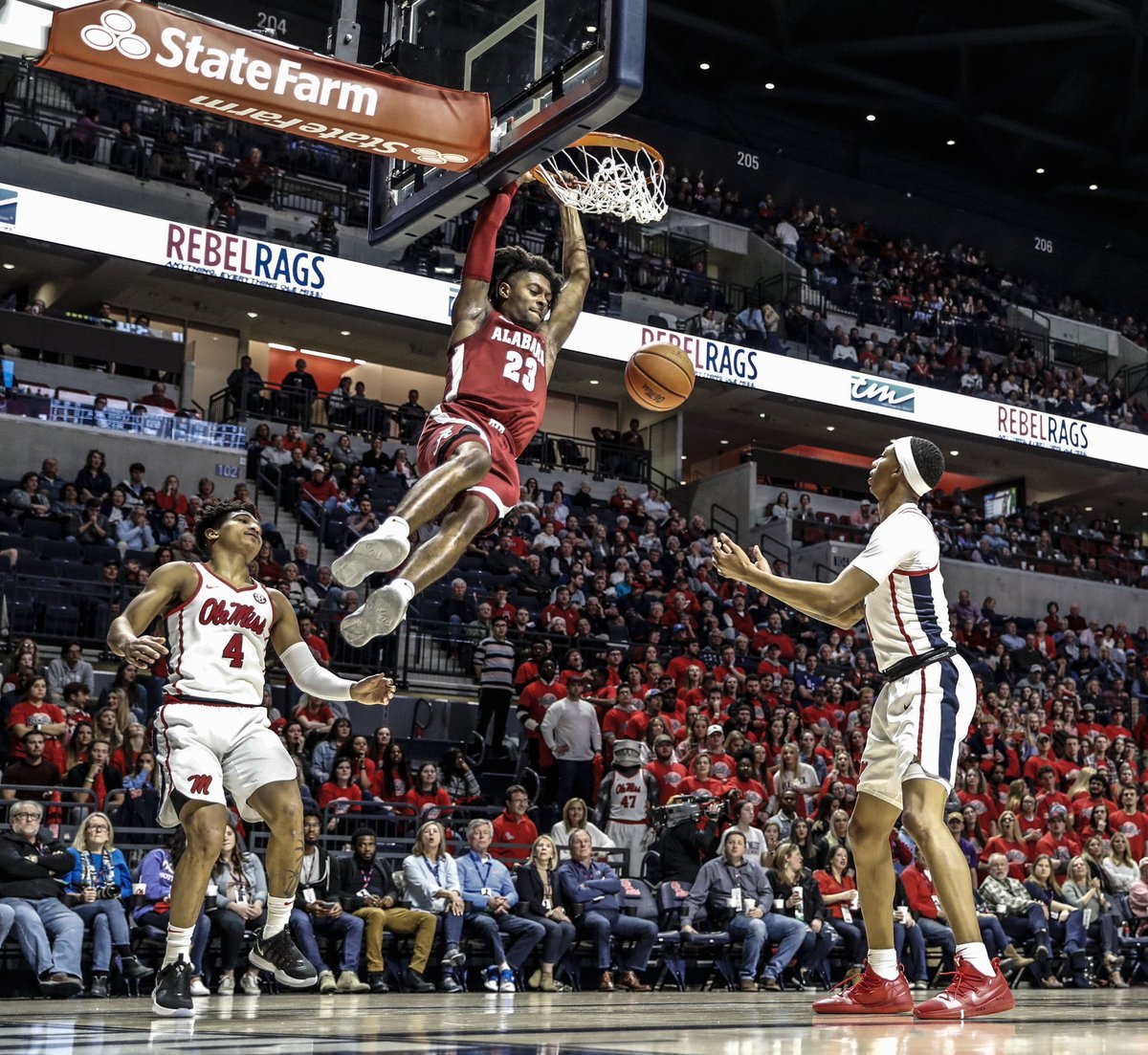 DrewD977ESPN's tweet photo. Back at @LegacyArena for more @AHSAA_Hoops #Final48 Action in Birmingham & hearing fans have not seen the last of @jpetty2324 for @AlabamaMBB this season
🙏🏻🏀 🅰️🐘 @dana4bama https://t.co/Kop9YP24qo