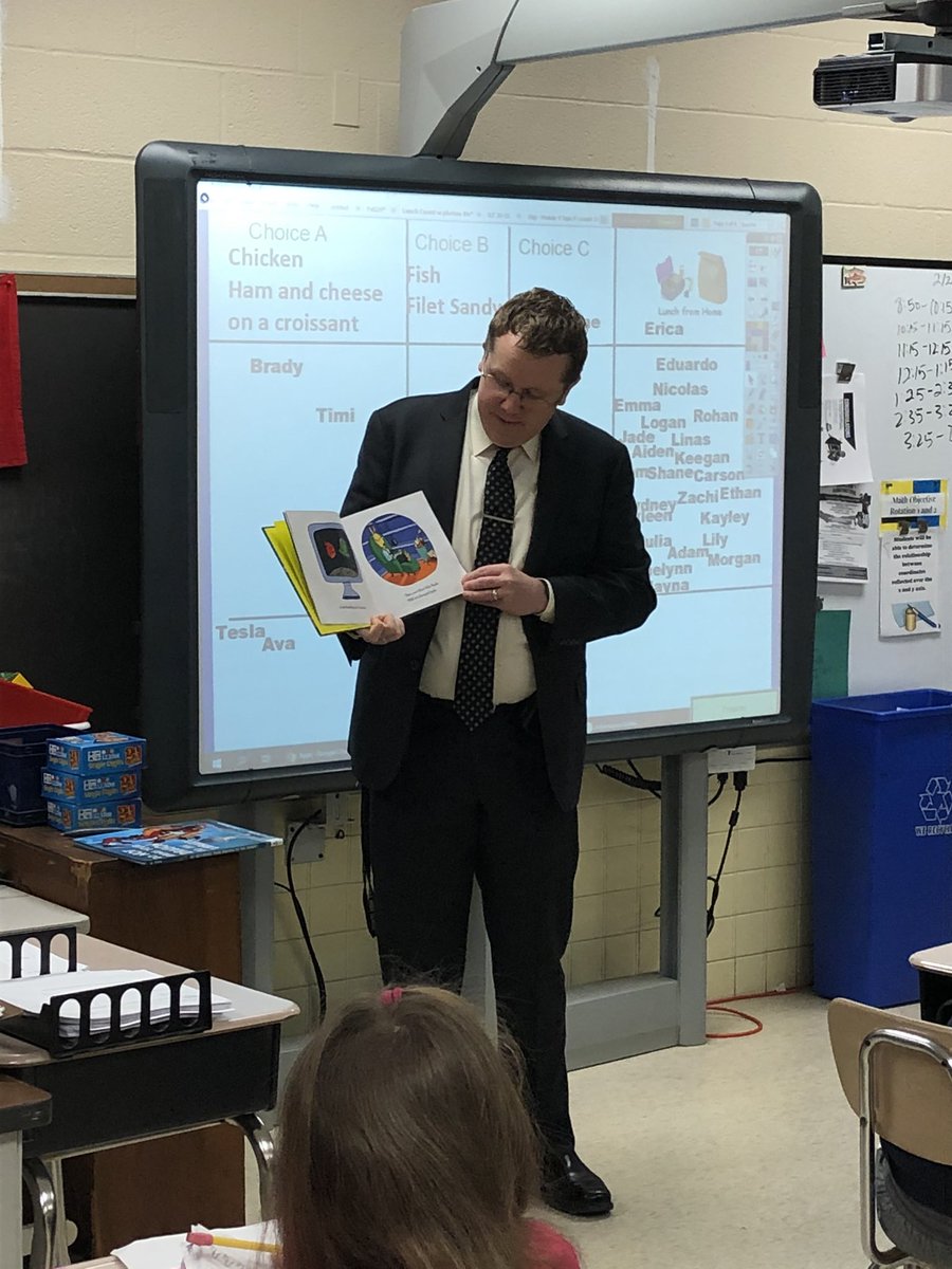 PESRobbins's tweet image. Such a great Guest Reader day! Thanks to our organizer @AshLeFave  and all of our guests, @dj4metoday @GSEdmundson @MrCarothersPHS @PHS_SDT to name a few.