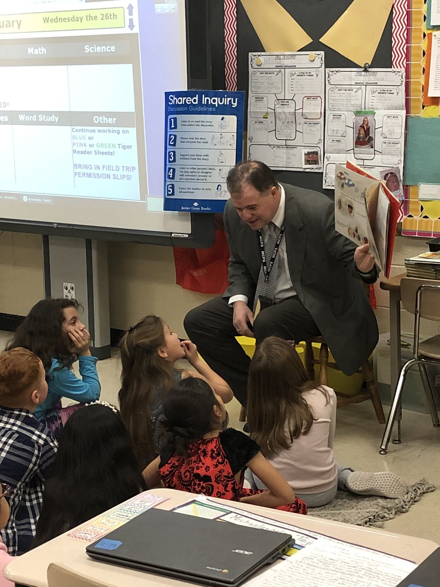 PESRobbins's tweet image. Such a great Guest Reader day! Thanks to our organizer @AshLeFave  and all of our guests, @dj4metoday @GSEdmundson @MrCarothersPHS @PHS_SDT to name a few.