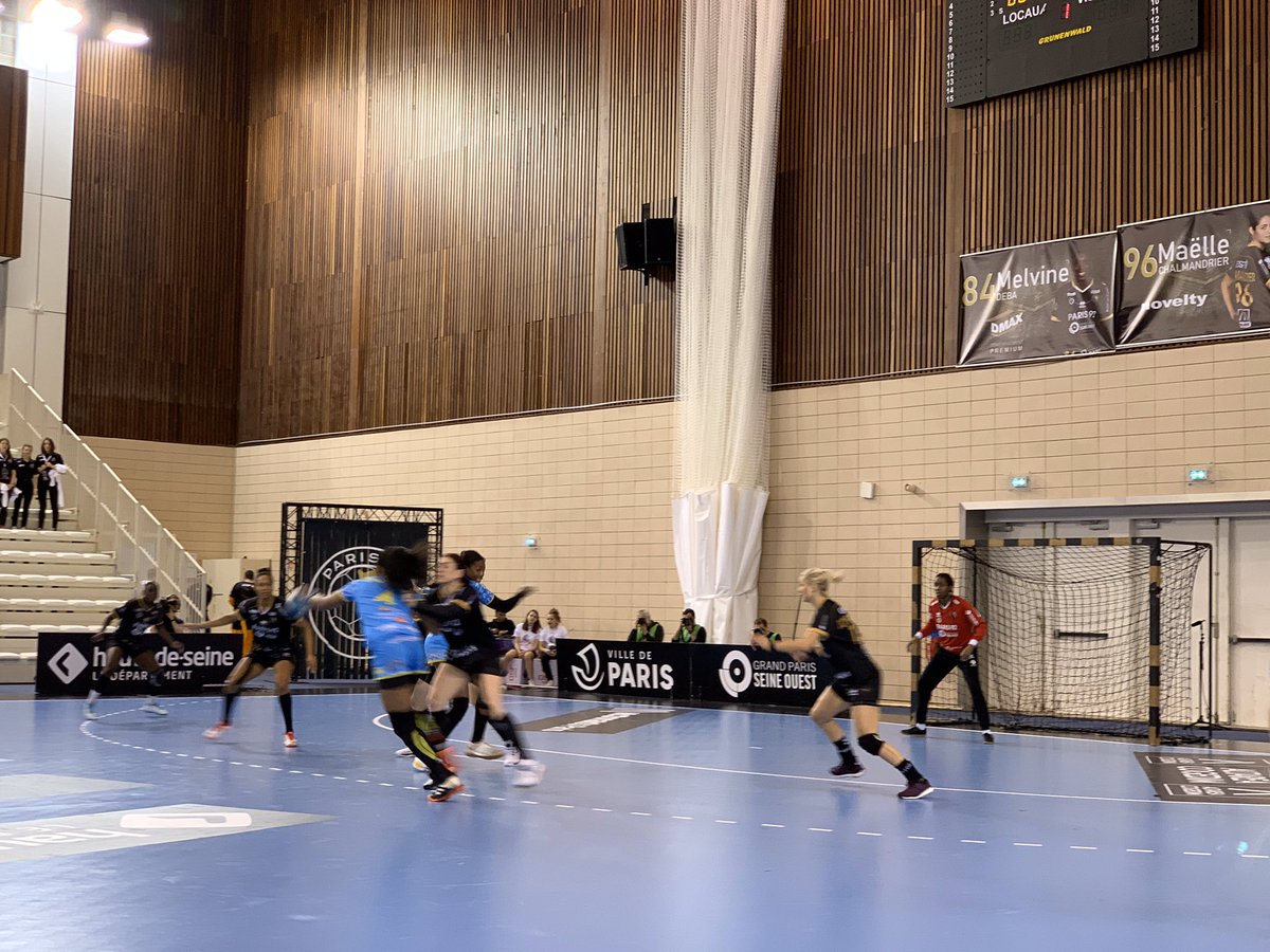 ElassineMoez's tweet photo. Un grand merci pour cette belle soirée de sport au match d’#handball @Paris92_Off à @Issylesmoul 
Merci @ASantini_UDI et l’adjoint au maire Monsieur De Carrere pour rendre tout cela possible 👏
Ville #terredejeux2024 #villeinclusive https://t.co/UDDx2cIvrj
