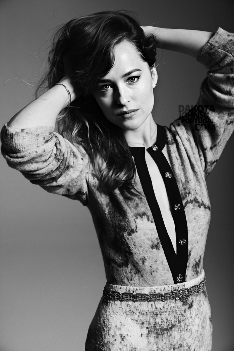 dakotajohnsonpt's tweet photo. 📸 Adicionámos na nossa galeria mais um novo e exclusivo outtake da Dakota para a revista britânica Tatler em 2018! #DakotaJohnson

Confiram: https://t.co/2ykyGVDQi3 https://t.co/lLkmR4UgvU