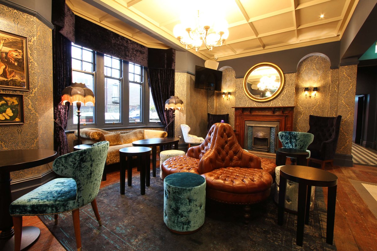 BarSaintJames's tweet photo. Feel welcomed at Bar Saint James, where you can relax in our beautiful Edwardian home. 

Indulge in some of the fine wines we have to offer or enjoy a home cooked, freshly prepared meal. 

#BarSaintJames #Drinks #Cocktails #Food https://t.co/KnkGY73WC4