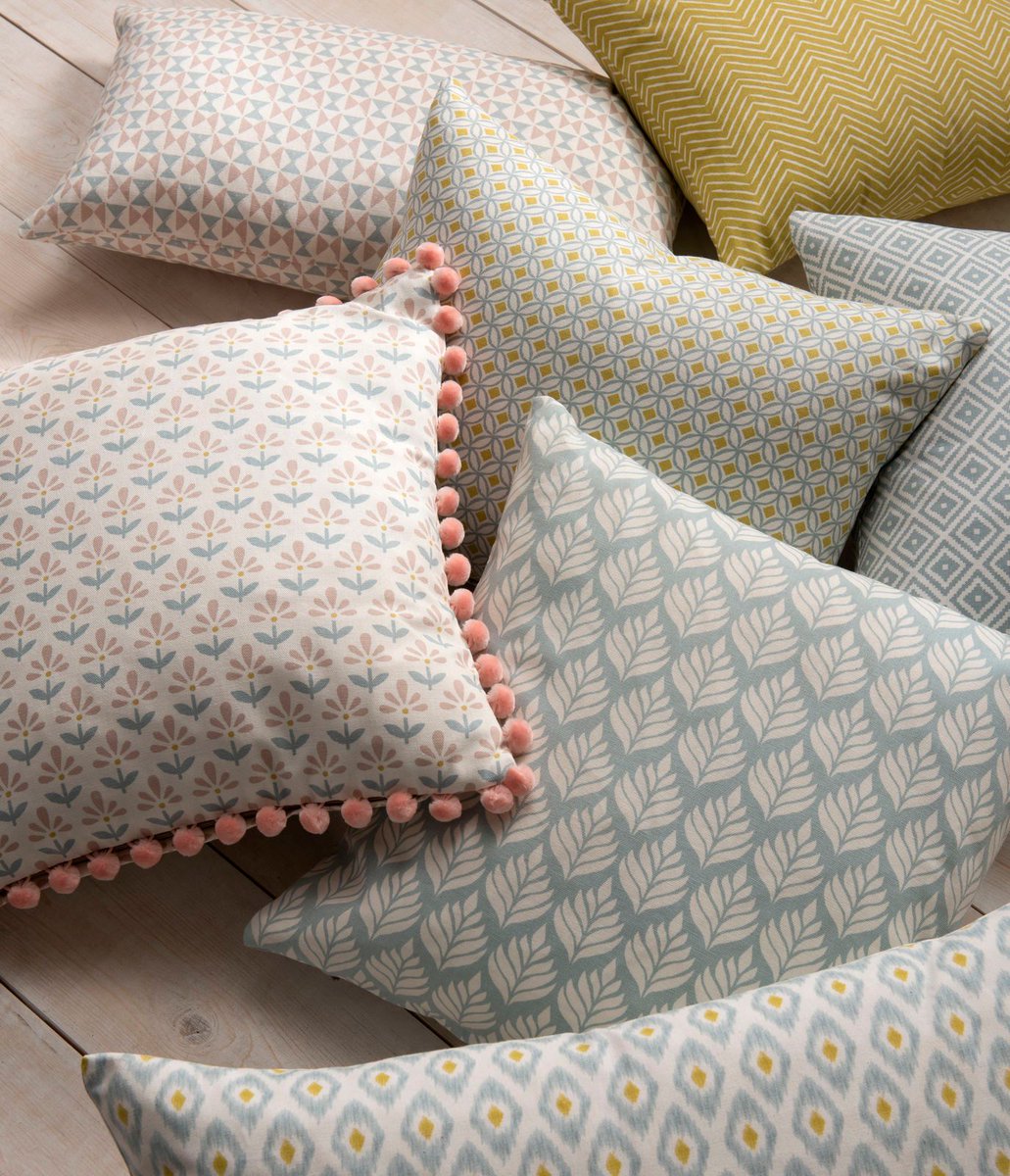 StudioGuk's tweet photo. Coordinates
Charming small scale designs include ikat motifs, simple florals, neat chevrons and enduring geometrics.These quirky patterns are perfect for table top and are also available in PVC.
.
.
.
#smallscaledesigns
#cottonprints
#ikats
#florals
#chevrons
#geos
#studiog https://t.co/o3HTIwT0E8
