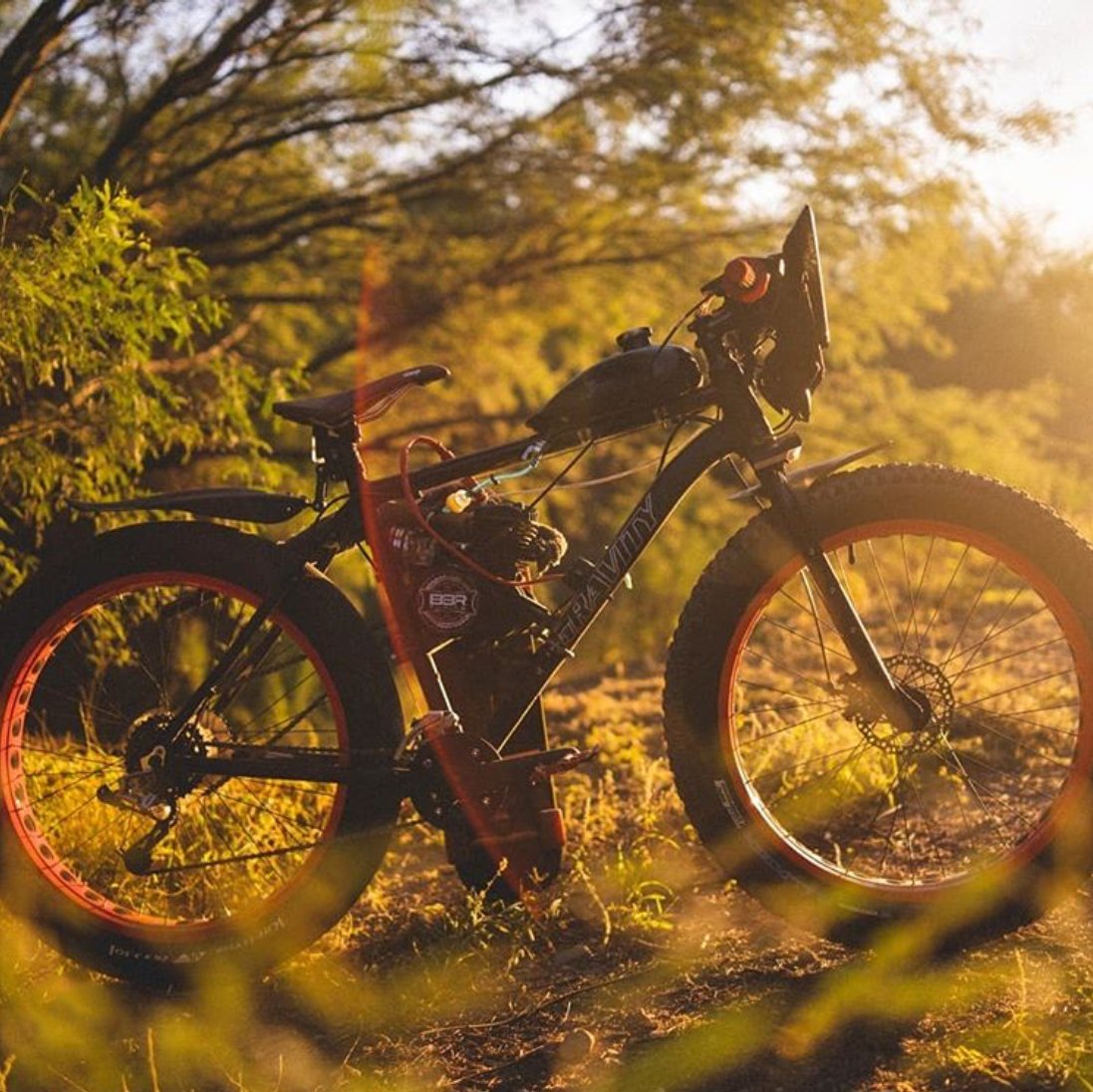 BikeBerryCom's tweet photo. @fozzyy520's bad a$# fat tire mountain bike is wicked! Love seeing a sup'd up BBR Tuning engine off-roading.

#wickedride #fattire #gravitybikes #motorizedfattire #mountainbike #mtb #flyinghorse #bbrtuning #performance #highperformance #66cc #80cc #80ccmotorizedbicycle #2stroke https://t.co/y5AcQSm5fV