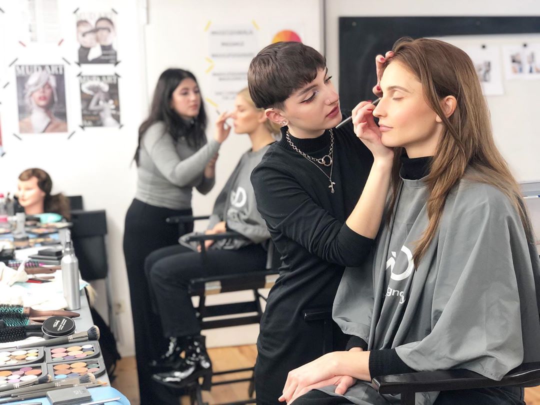 mudschools's tweet image. On Tuesday 3/24, MUD LA is hosting an Evening Open House event for working make-up artists who want to broaden their skill set with continuing education. Register now to visit our Campus, chat with industry professionals, and see a live #makeup demo! eventbrite.com/e/la-make-up-d…