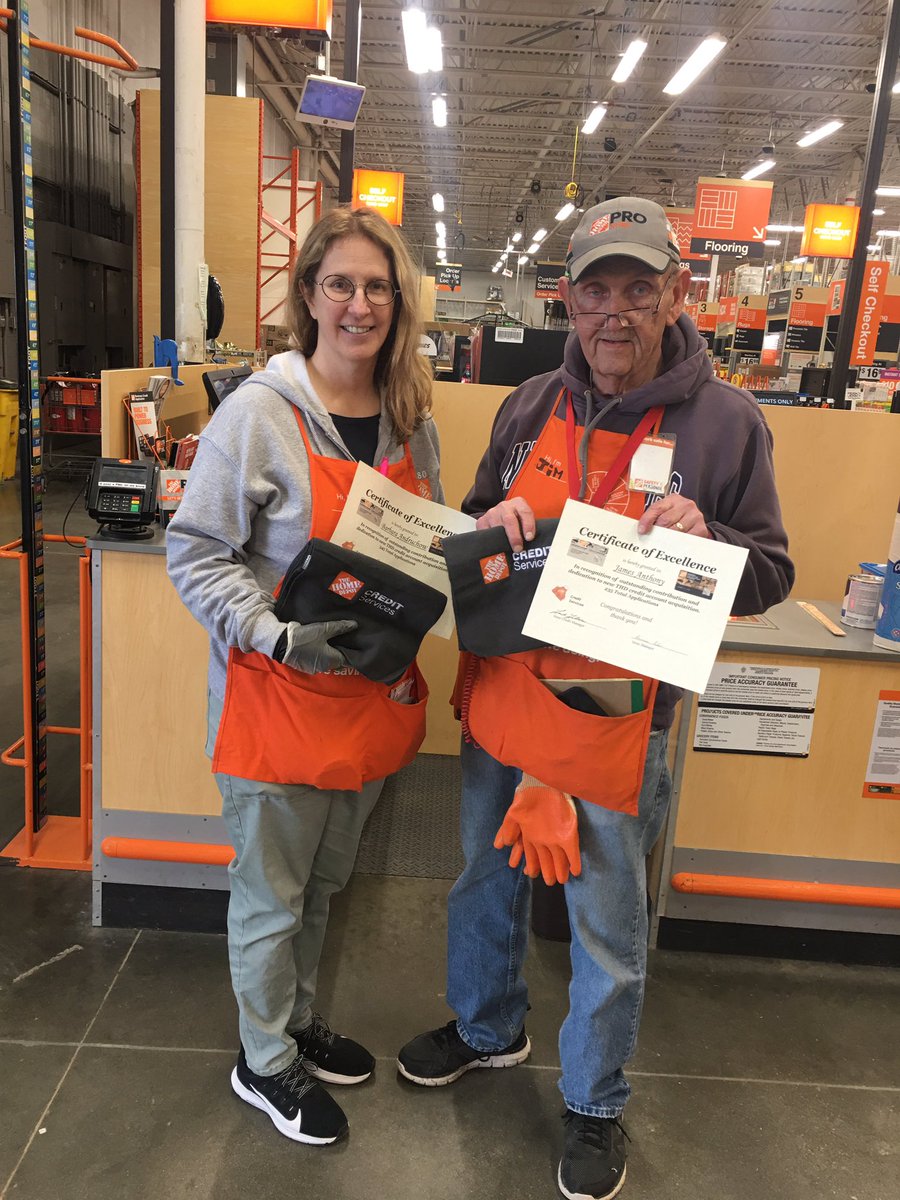 AndradeBonnie's tweet photo. Two more credit stars here at 2680, great job Barbara and Jim !!.  @LorrainePuleo @corelli189 @CreditMgrLee https://t.co/sPTcNIWEuG