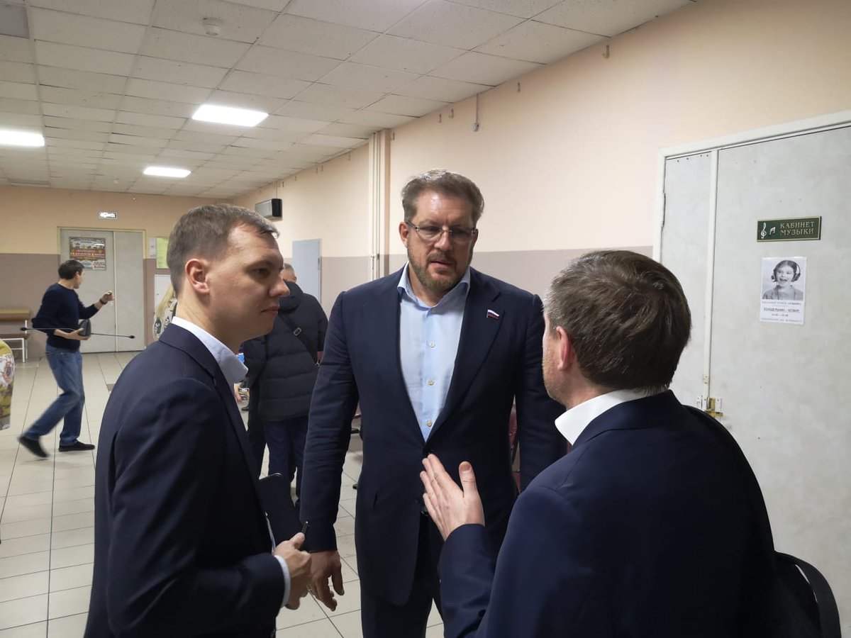 AV_Zharkov's tweet photo. Сегодня принял участие во встрече префекта ВАО Николая Алешина с жителями района Соколиная гора.

В этом году район ждет большое благоустройство, включая сквер на Семеновской площади, также были затронуты вопросы реновации, социальной поддержки жителей и… https://t.co/yabbYTHBPh https://t.co/78TvC2jBYJ