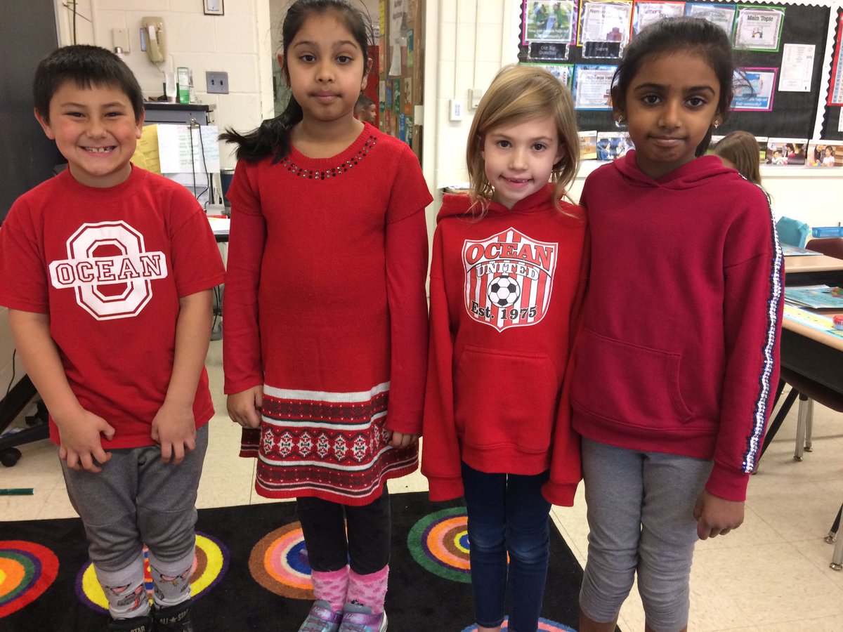 mmlarkin1211's tweet photo. Day 3 spirit at OTES.  Crazy socks &amp; red:white!  #114#kidsinsocks https://t.co/QRNHEhfwXJ