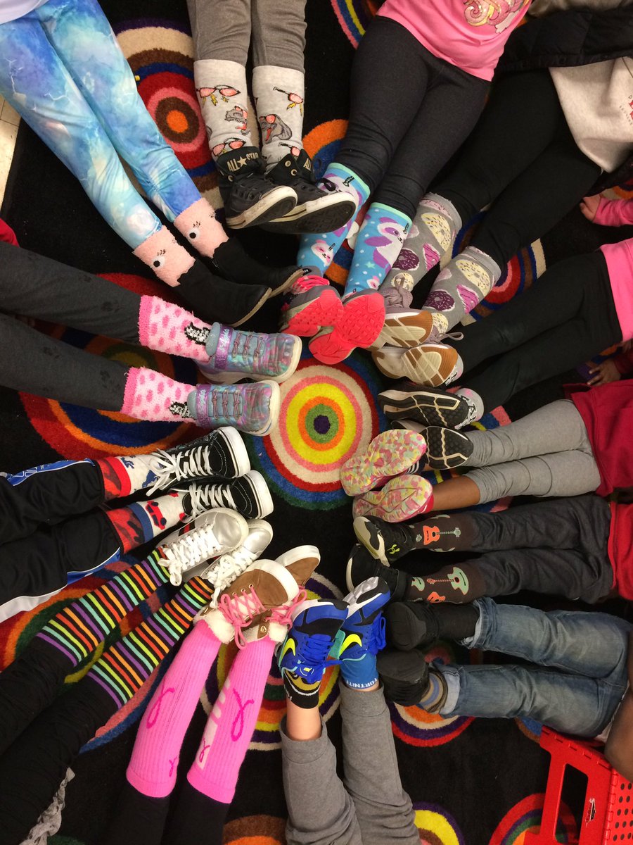 mmlarkin1211's tweet photo. Day 3 spirit at OTES.  Crazy socks &amp; red:white!  #114#kidsinsocks https://t.co/QRNHEhfwXJ