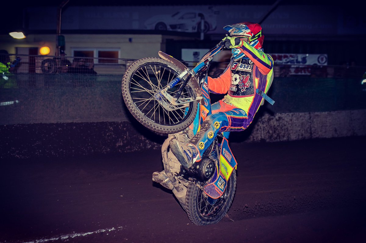 casesrebels's tweet photo. #wheeliewednesday by @rooboy30 

Won’t be long till we see this again at the OTA👍

What colours do you think Rory will be rocking in 2020?🤪

#somersetspeedway #oaktreearena #britishspeedway #wheelie #backwheelaction #motorsport https://t.co/Sl450LIYJ0