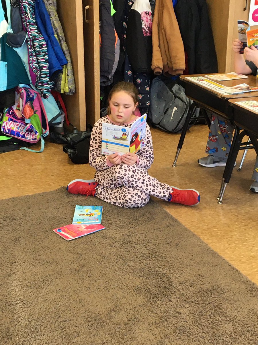 cstarkCF's tweet photo. Camp Read A Lot! Today we cuddled up and had extra reading time! #whatmakesKWgreat @KWESPrincipal https://t.co/KLZCODlj3l