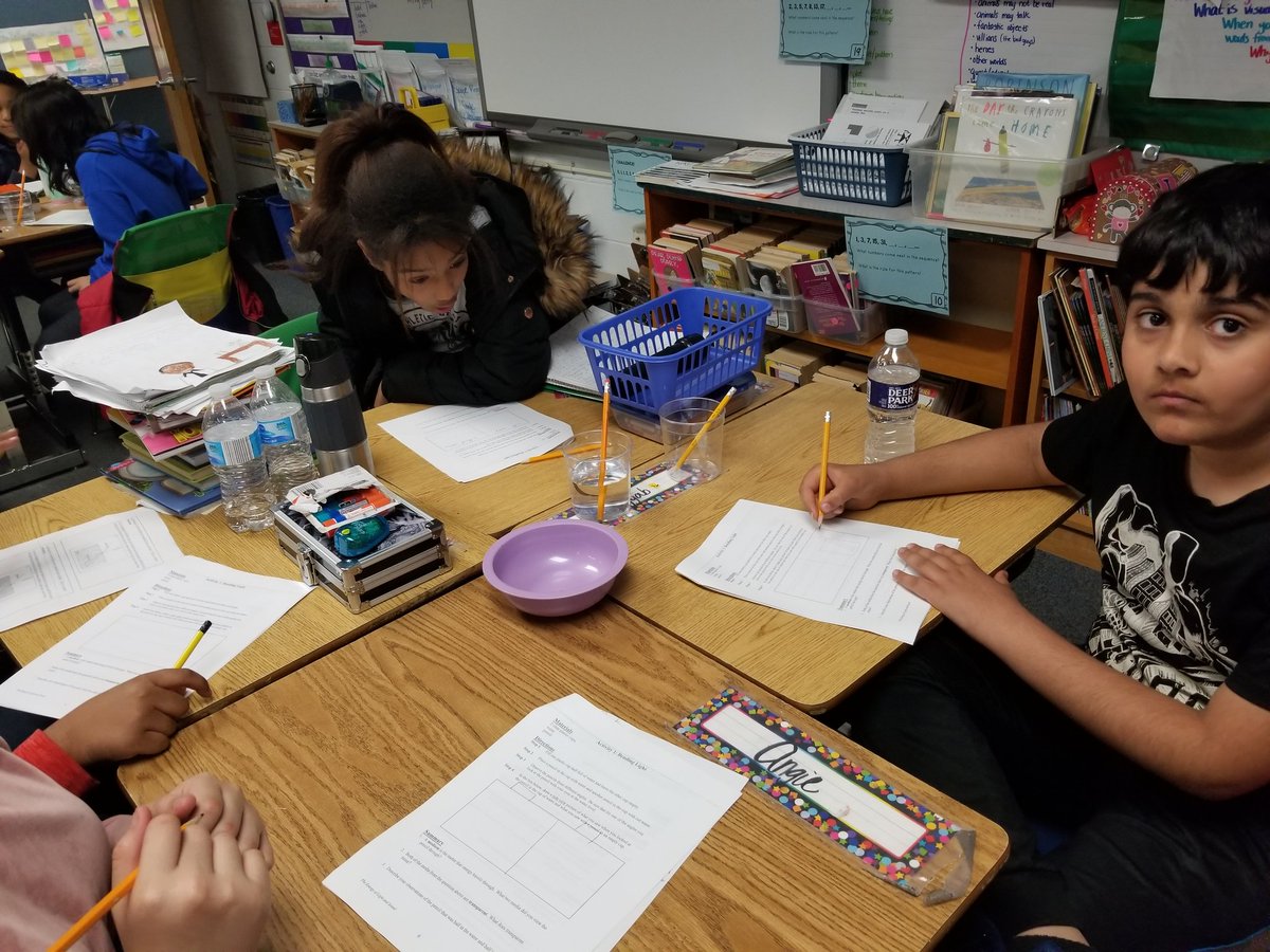 5thBrenMarPark's tweet image. Testing out how different mediums can effect how we see things. #learnthroughdoing