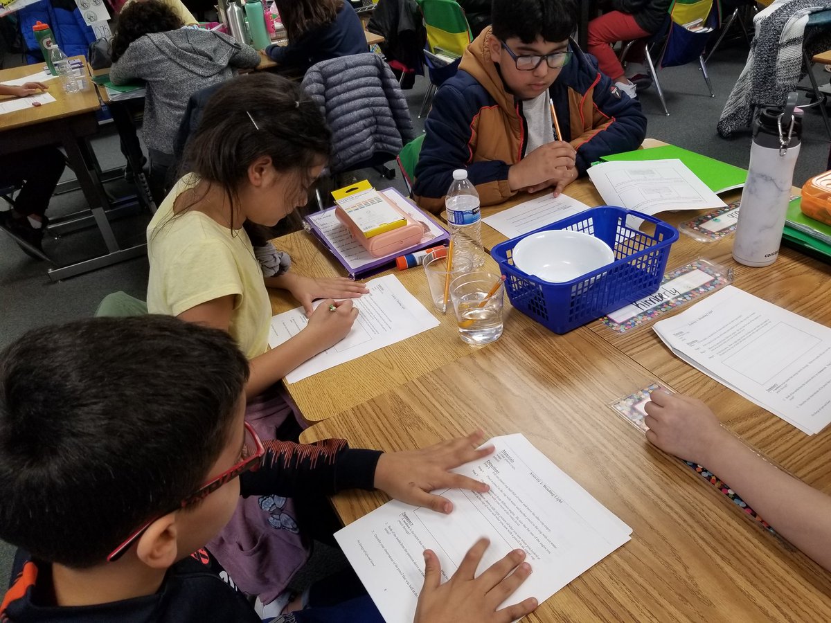 5thBrenMarPark's tweet image. Testing out how different mediums can effect how we see things. #learnthroughdoing