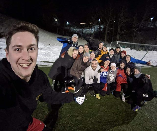 ntnuirumpeldunk's tweet photo. 🎉Time for a mini tournament 🏆
Lots of people at practice today, so we ran a mini tournament with three teama. Noone quite knows who actually won, but we had great fun 😁
#ntnui #ntnuidrett #ntnuirumpeldunk #quidditch #rumpeldunk https://t.co/pDURixHn1u https://t.co/EyxyKUv6Cm