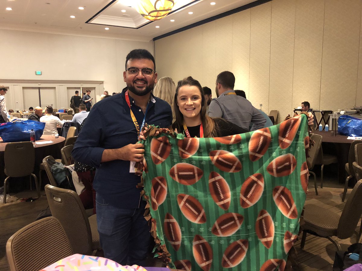 Social_JenBren's tweet photo. Loved our afternoon at @Sprinklr ASKO where we spent some time together making blankets and care packages for the local community in Orlando #sprinklrlife #ASKO2020 https://t.co/DHFwgkSSCn