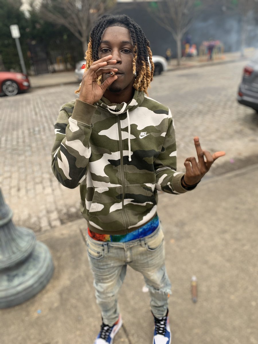 traplikebug's tweet photo. I'm smoking on that strong you can miss me with that mess bx♿️#free4way💕 https://t.co/s1Wi1yfMAp