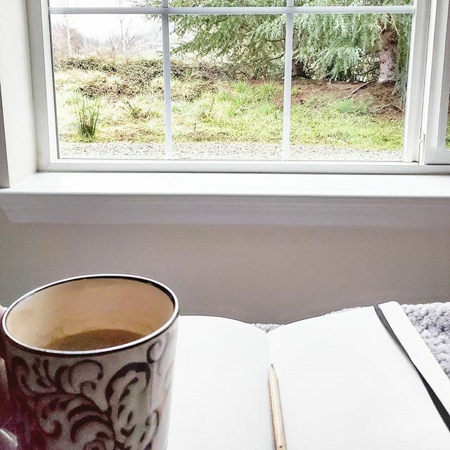 Looking out the south-facing #window in the #morning with a cup of coffee and bullet journal . . #myrtlecreekoregon #traveloregon #southernoregon #visitoregon #myrtlecreek #bujo #bujoinspiration #airbnboregon #airbnblife #coffee #coffeeculture #bulletjou… ift.tt/2T2NNxp