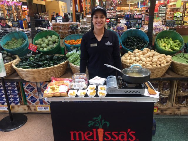 MelissasProduce's tweet photo. Do you love a tasty & easy #sidedish combo? Our #DYPs + pearl #onions are an epic combo to whip up in a rush! 😋🥔🧅 come by @NorthgateGlzMrk to grab some!!
📍 #Anaheim, CA https://t.co/ZtFkcM82qs