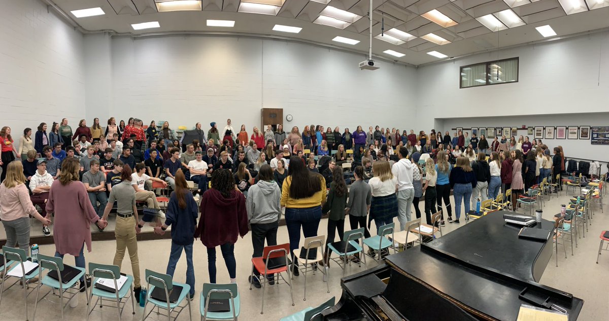 uwecchoir's tweet photo. What an incredible exchange with the Eden Prairie Choirs!! Such incredible singing!! #iSingUWEC @uwecchoir @UWEauClaire @ChancellorJim @UWECMusiThea https://t.co/DZkgt25nds
