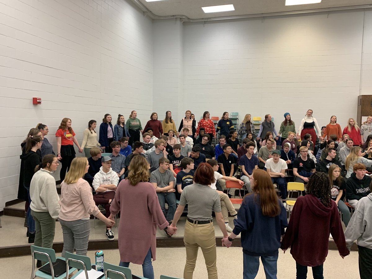 uwecchoir's tweet photo. What an incredible exchange with the Eden Prairie Choirs!! Such incredible singing!! #iSingUWEC @uwecchoir @UWEauClaire @ChancellorJim @UWECMusiThea https://t.co/DZkgt25nds