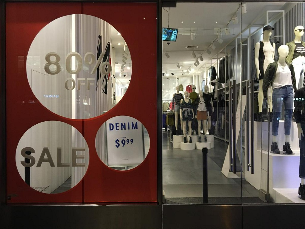 Reuters's tweet photo. U.S. consumer spending could see one-two punch from stocks drop, coronavirus https://t.co/pVTX9WIaIU https://t.co/UFuyNRY9J4