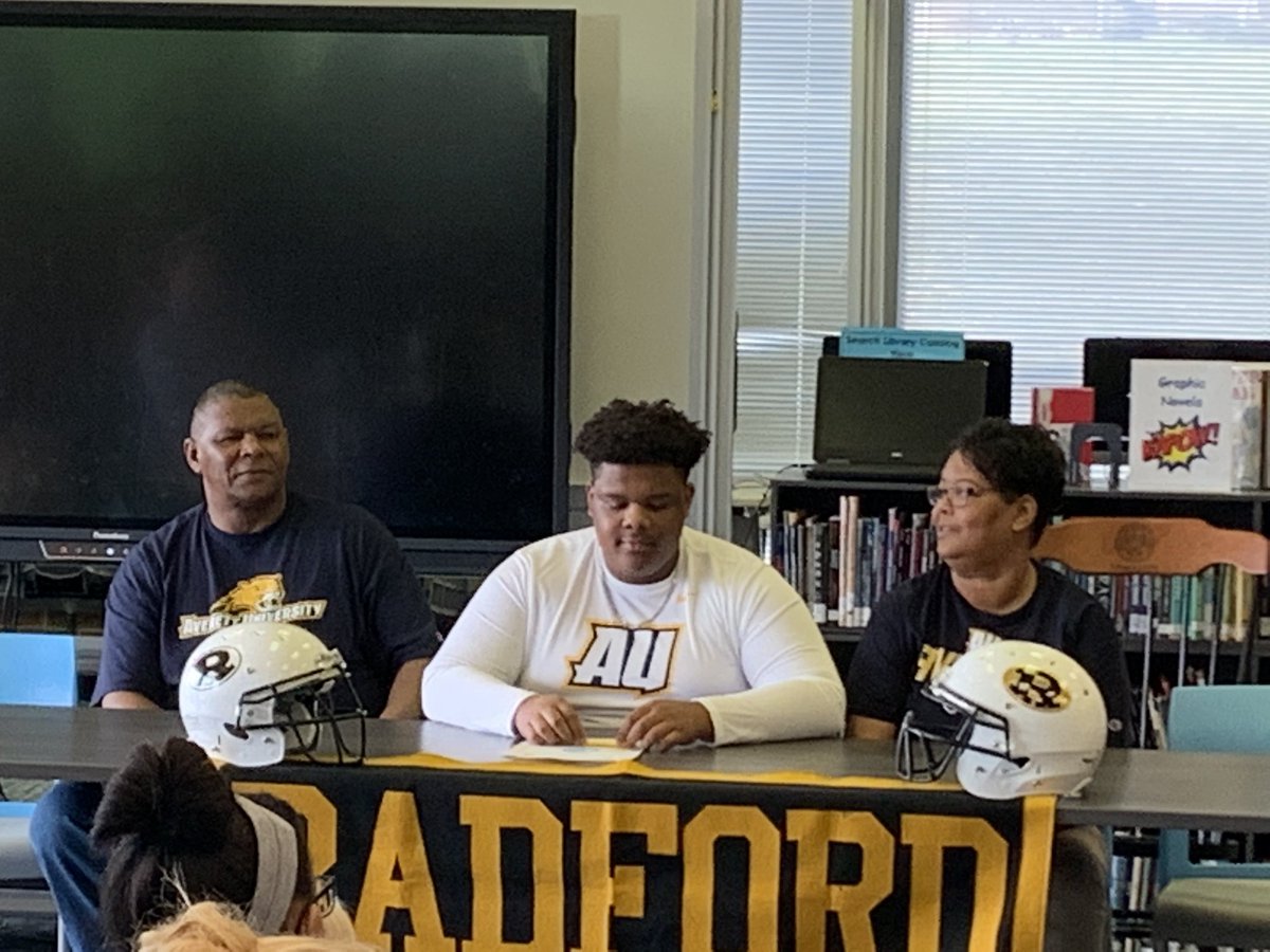 BOOM!!! Senior offensive lineman Andrew Olverson (<a href="/drewhouse22/">Andrew Olverson</a>) signed today to continue his academic and athletic career at Averett University!!