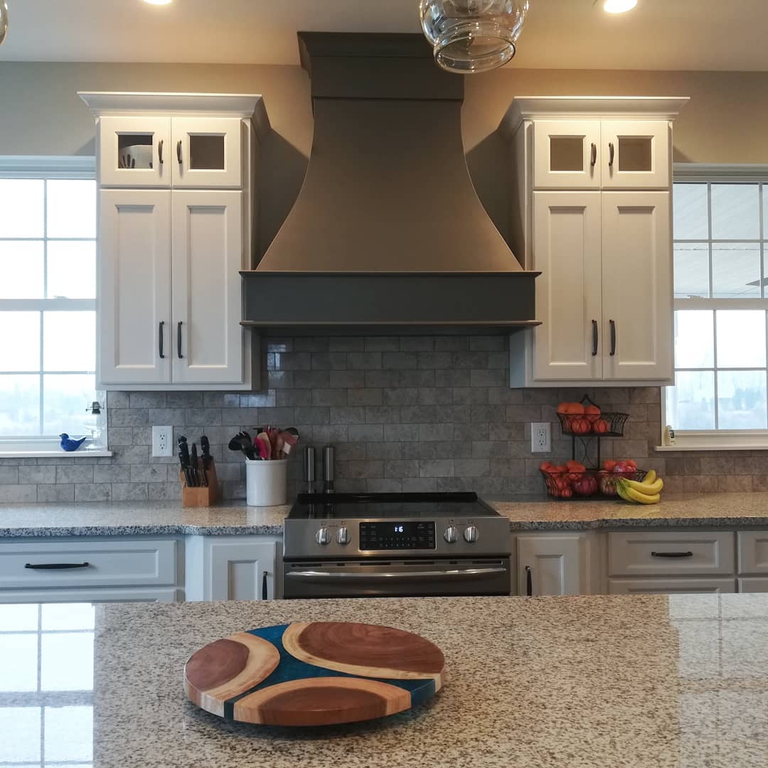 CreationCabs's tweet photo. Over Thanksgiving, these customers decided to knock out a wall and expand their kitchen - and we are so glad they did! This shaker duo-tone kitchen is modern, bright, and absolutely jaw dropping... Check out Instagram for more pics!! https://t.co/nGNU2OqTJP