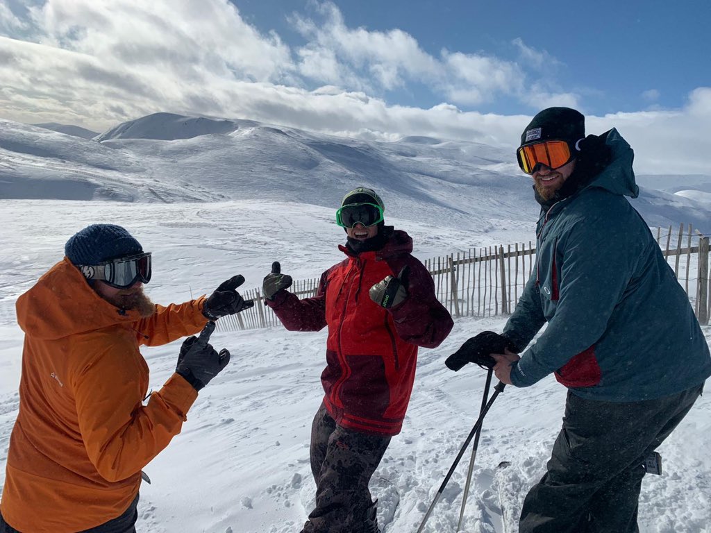What an epic days snowboarding at <a href="/theglenshee/">Glenshee Ski Centre</a> with my pals!