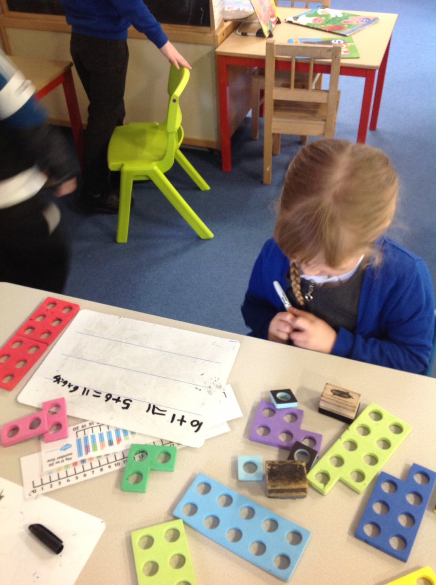 FirbeckPrimary's tweet image. Numicon addition work in Reception today. 
#welovemaths #practicalwork #independentlearning