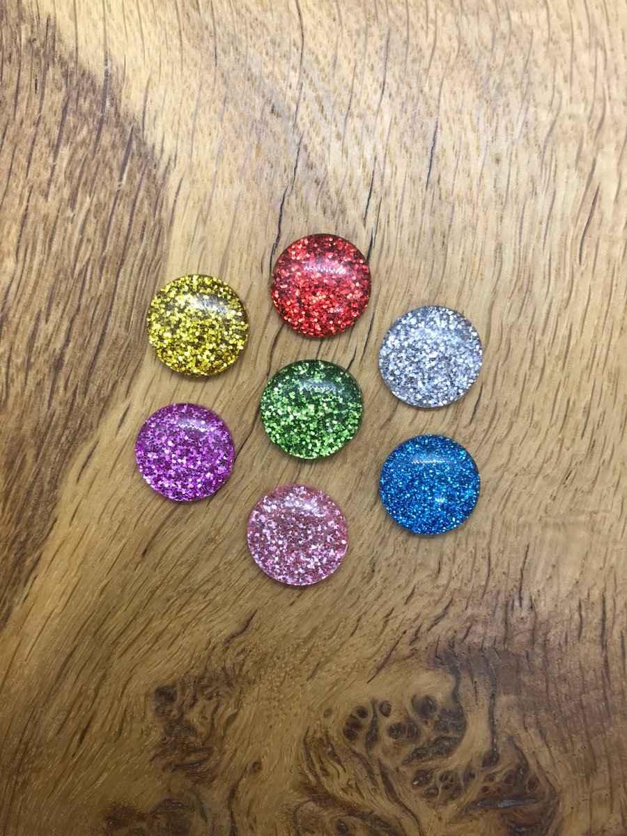 CalibreSculptu1's tweet photo. Excited to share the latest addition to my #etsy shop: Glitter Needle Minder https://t.co/6PN6Ub5Kga #supplies #embroidery #yes #sewingaccessories #needlemind #needlestorage #giftsforher #handmadegifts #sewinggifts https://t.co/bd8MzkOVam